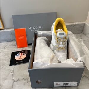 Vionic Tokyo Women’s Sneakers 9 Wide White